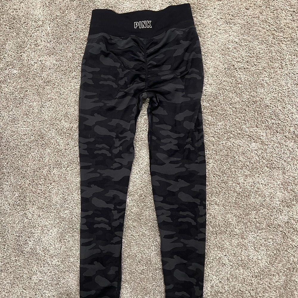 Victoria’s Secret PINK Black Camo Scrunchy Butt Leggings